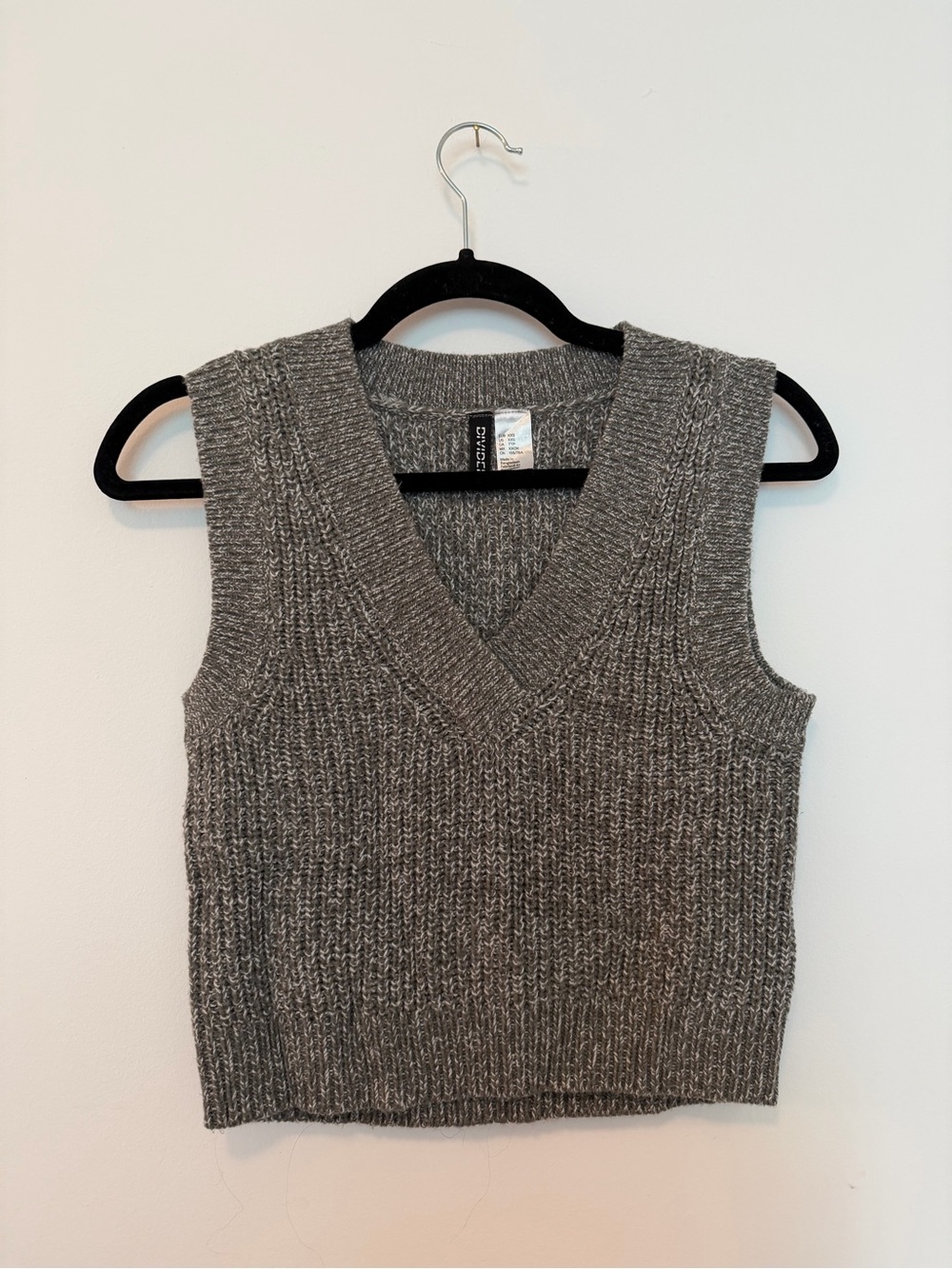 Divided Gray V-Neck Knit Sweater Vest